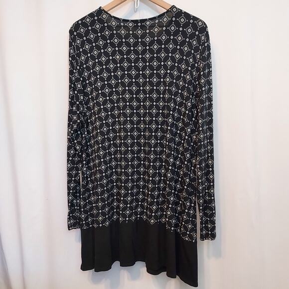 J. JILL Wearever Collection Black White Gray Geometric Pattern Tunic Blouse Top - Picture 2 of 7